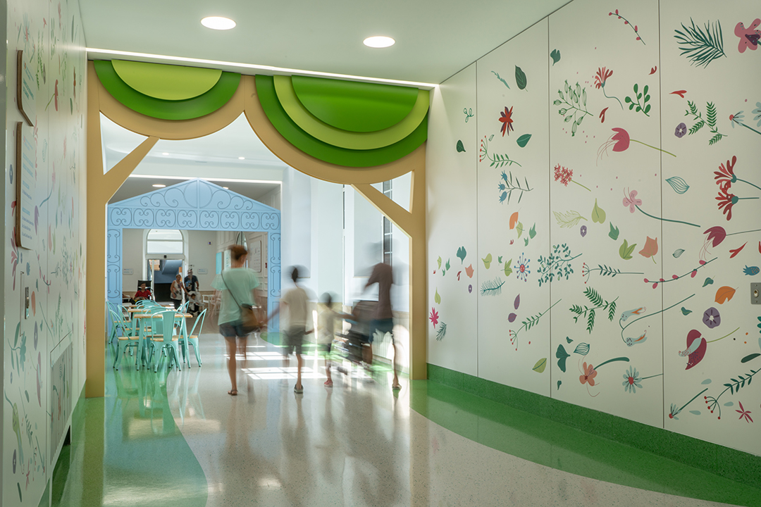 Pasillo central hospital Niño Jesús Madrid